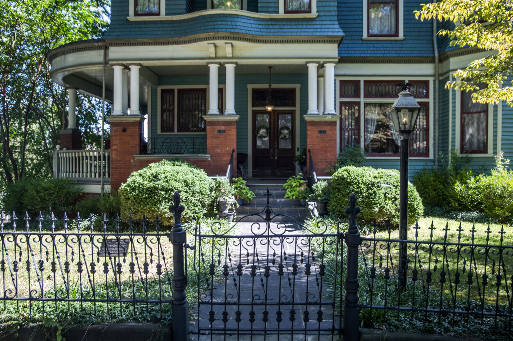 400 Madison St